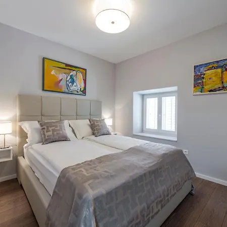 Flores Luxury Apartment *