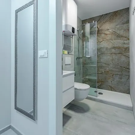 Flores Luxury Apartament *